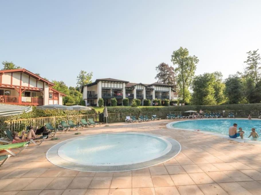 Apartment 1-appt Avec Piscine A St-jean Pays-basque Uhart-Cize